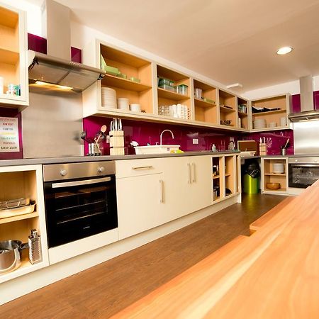 Yha Cardiff Central Luaran gambar A shared kitchen at the University of Bath