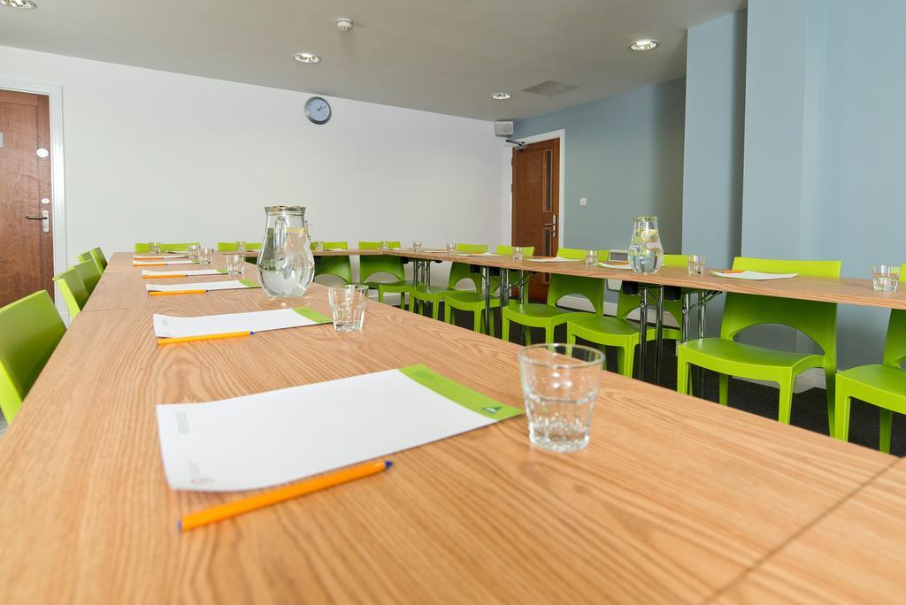 Yha Cardiff Central Luaran gambar A meeting room