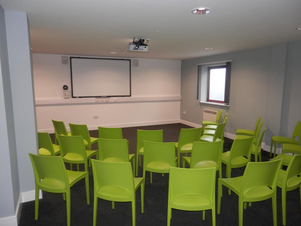 Yha Cardiff Central Luaran gambar The screening room