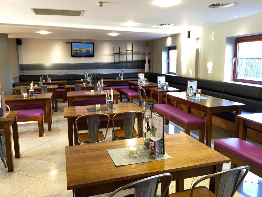 Yha Cardiff Central Luaran gambar The interior of the restaurant