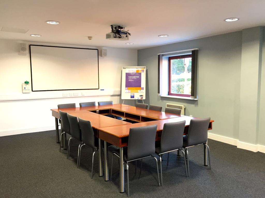 Yha Cardiff Central Hostel Luaran gambar The meeting room at the Centre for Applied Neuro-Linguistics